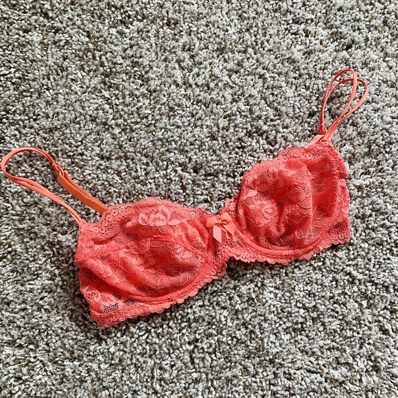 Gilligan & O'Malley Other - GILLIGAN & OMALLEY Peach Pink Lace Bra
